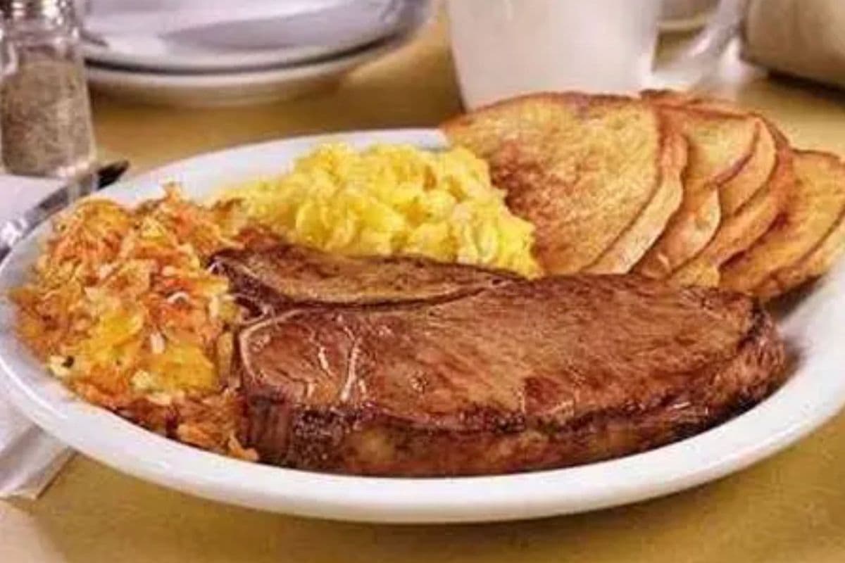 T-BONE STEAK & EGGS (950 Cal)