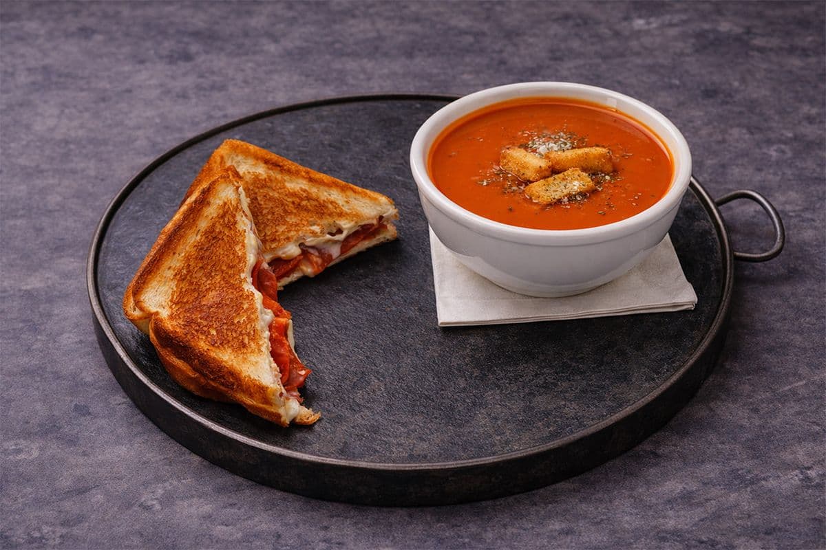SANDWICH AU FROMAGE GRILLÉ STYLE PIZZA / PIZZA GRILLED CHEESE