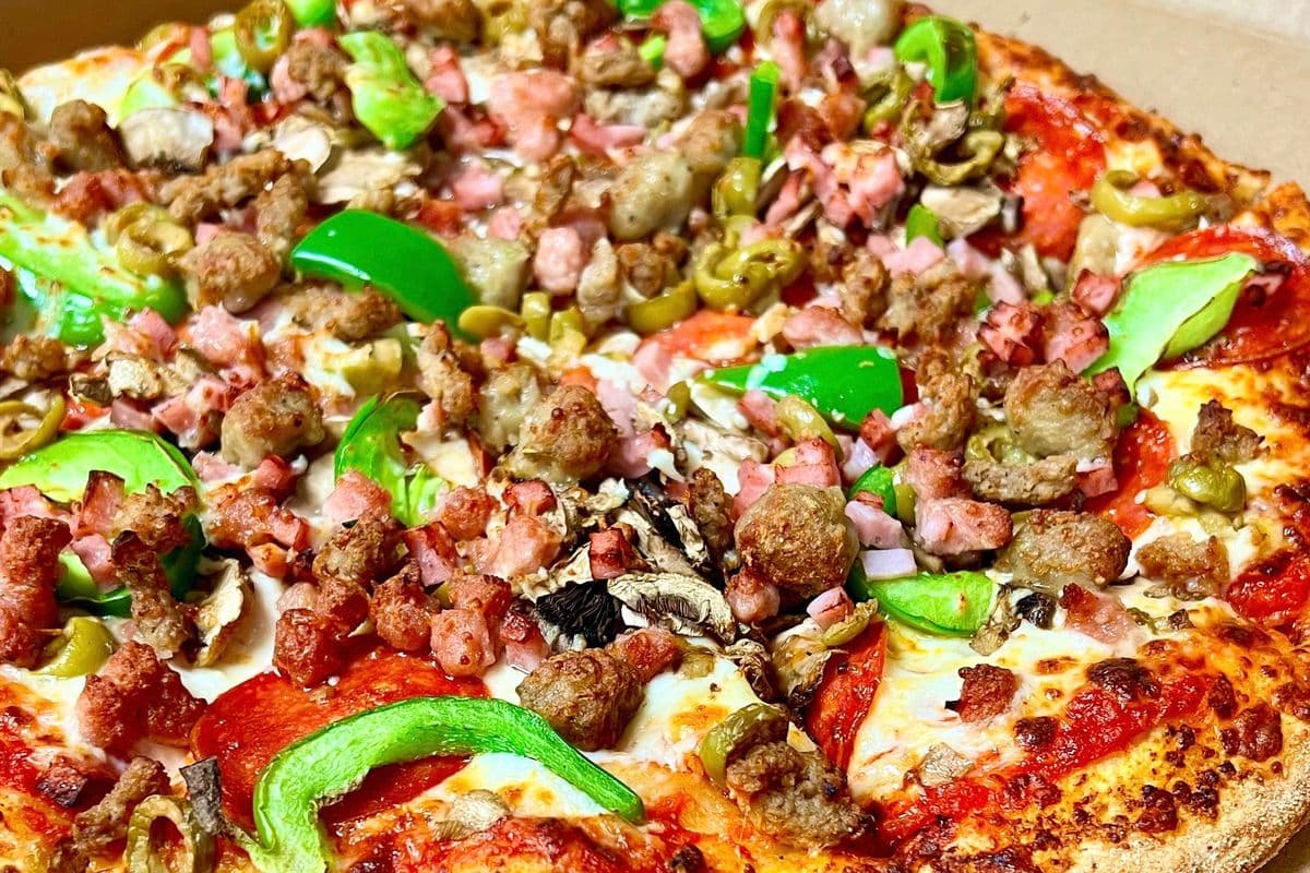 14" Large Mr. Reginos Pizza