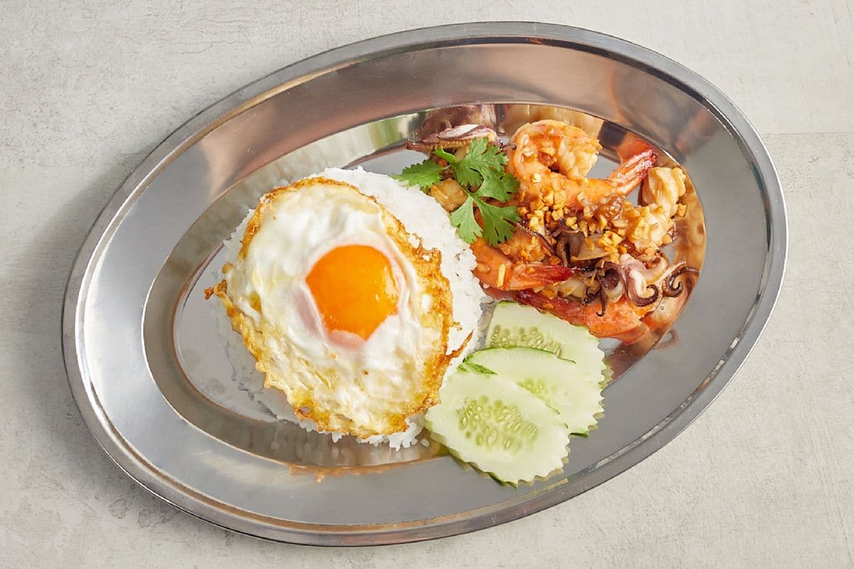 Tod Gra Tiem with Fried Egg