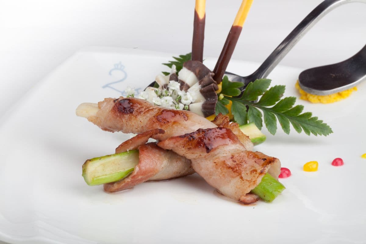 123. Asparagus Bacon Rolls (8 pcs)
