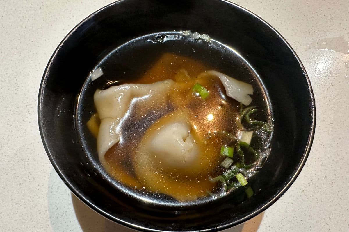 42. Wonton Soup (8 pcs)