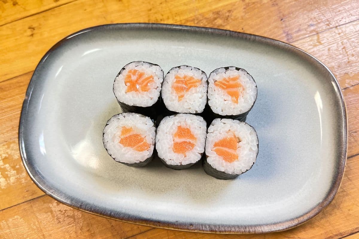 Salmon Maki (6 pcs)