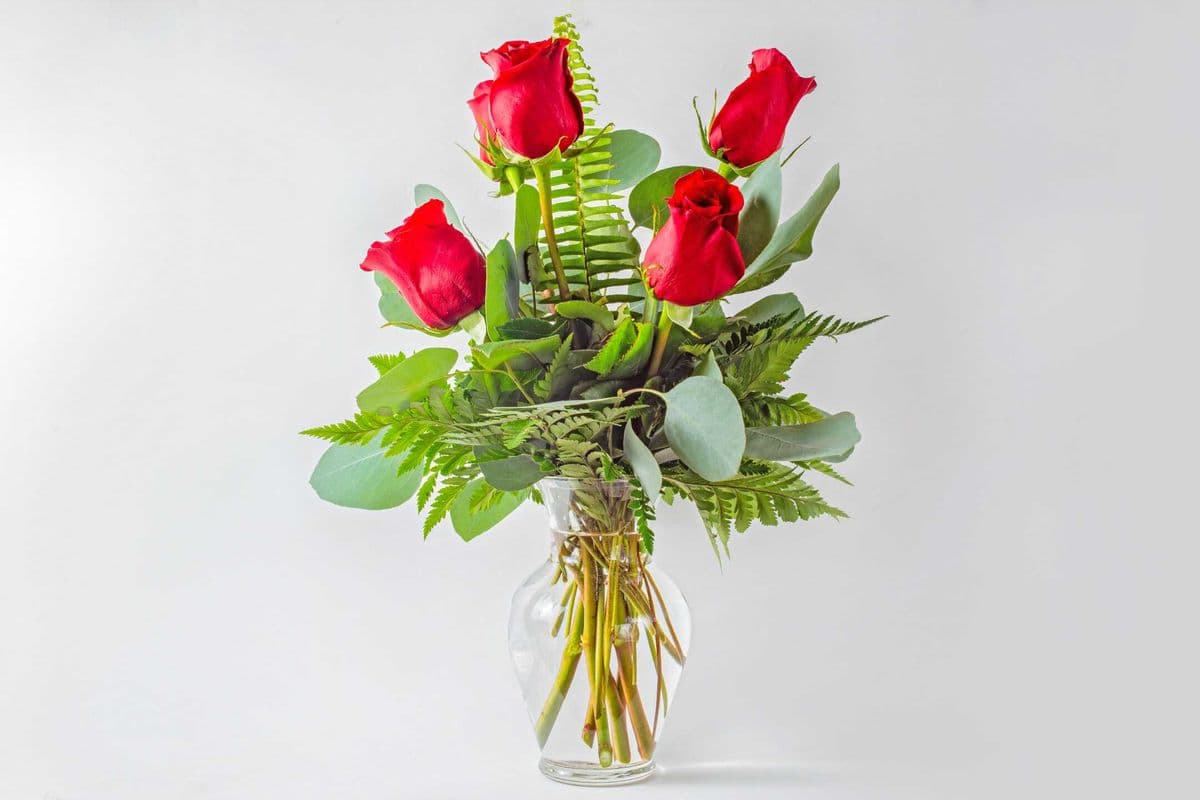 6 Roses in a Vase