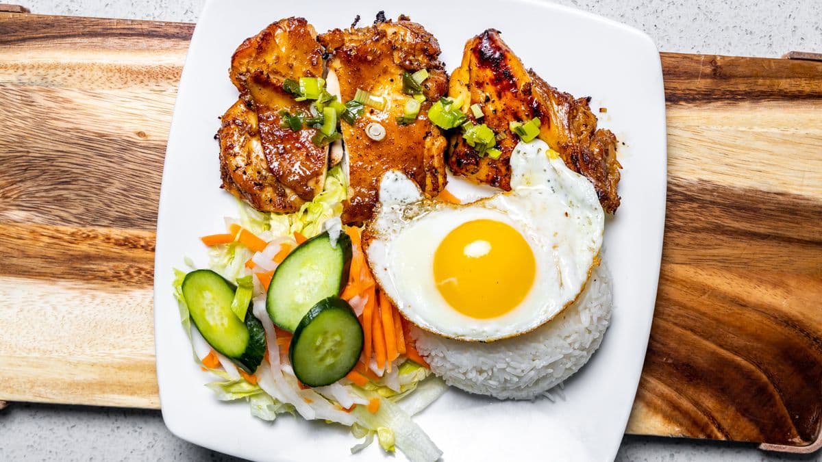 35. Grilled Lemongrass Chicken & Fried Egg on Steamed Rice / Cơm Gà Nướng Sa Trứng Chiên