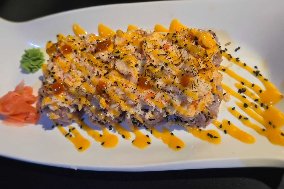 Spicy grill salmon roll