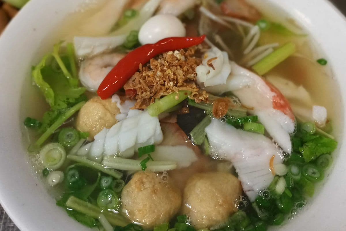 212. Mytho Style Seafood with Clear Noodle and BBQ Pork