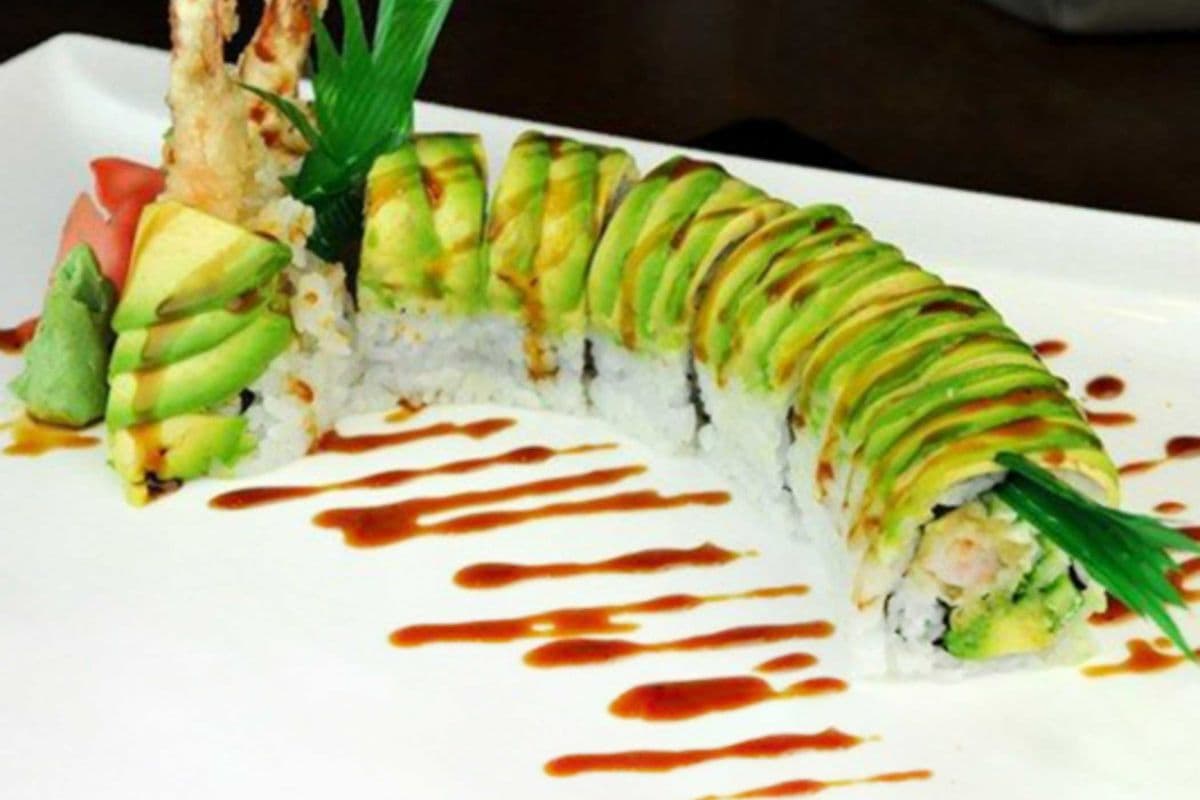 Green Dragon Roll (7 pcs)