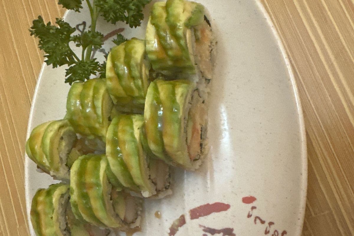 76. Green Dragon Roll (8 pcs)