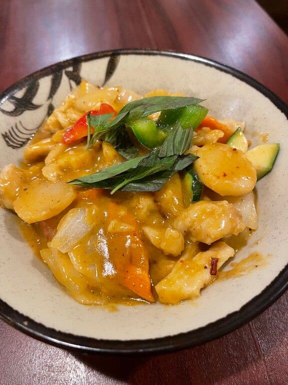 C19. Poulet au cari rouge Thai / C19. Thai Red Curry Chicken