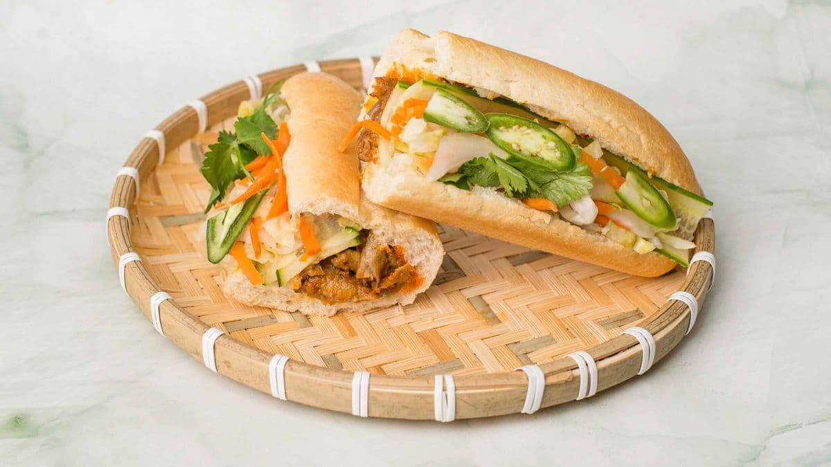B5. SATAY BEEF SANDWICH