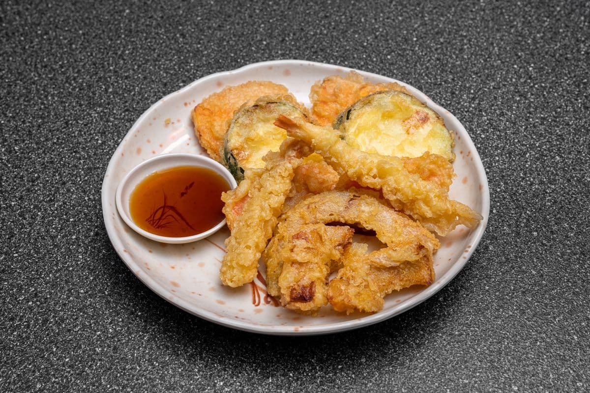 28. Assorted Tempura (10 pcs)