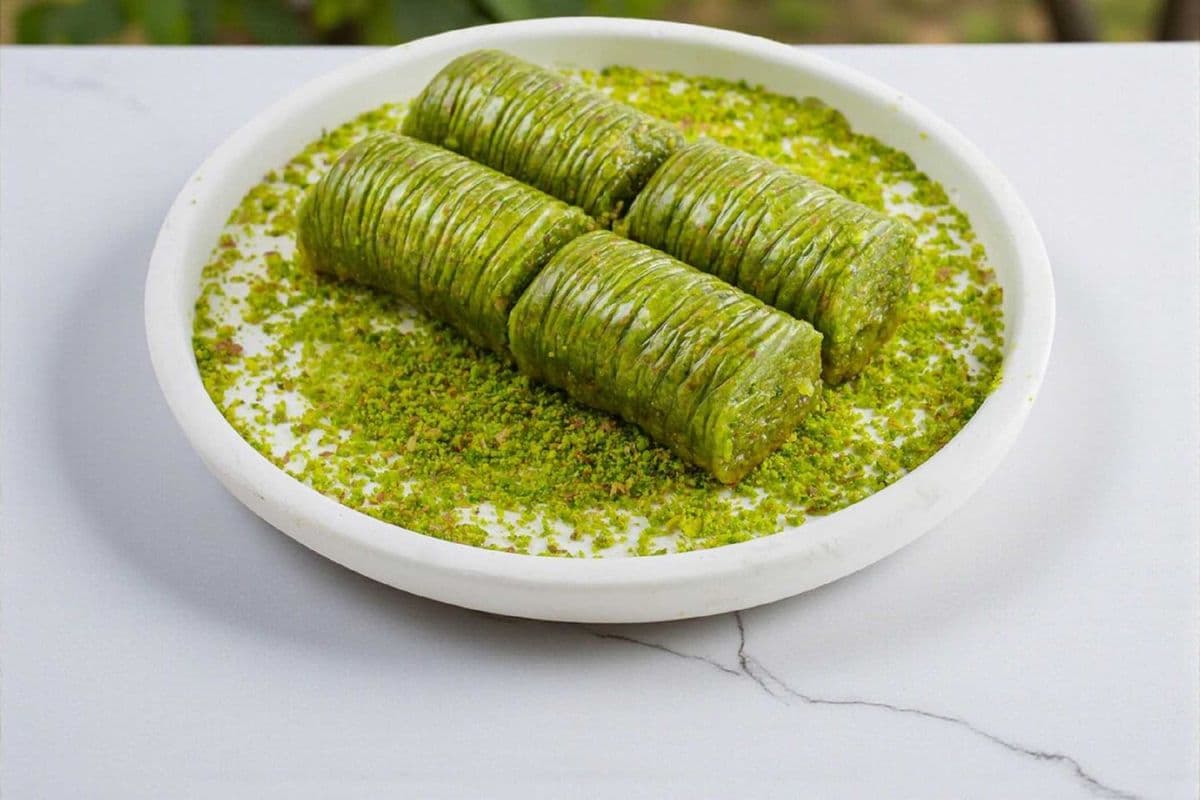 Turkish Baklava roll with Pistachio (4pcs)