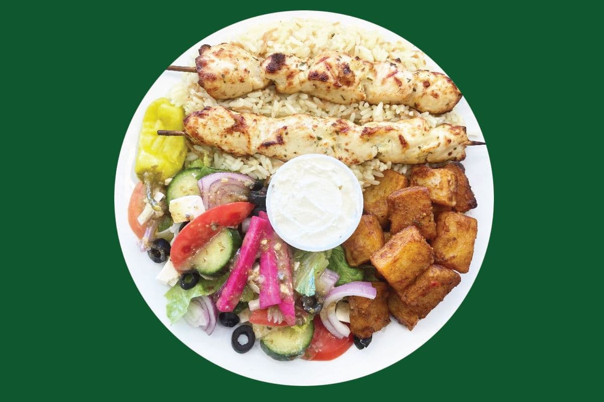 Assiette deux brochettes de poulet