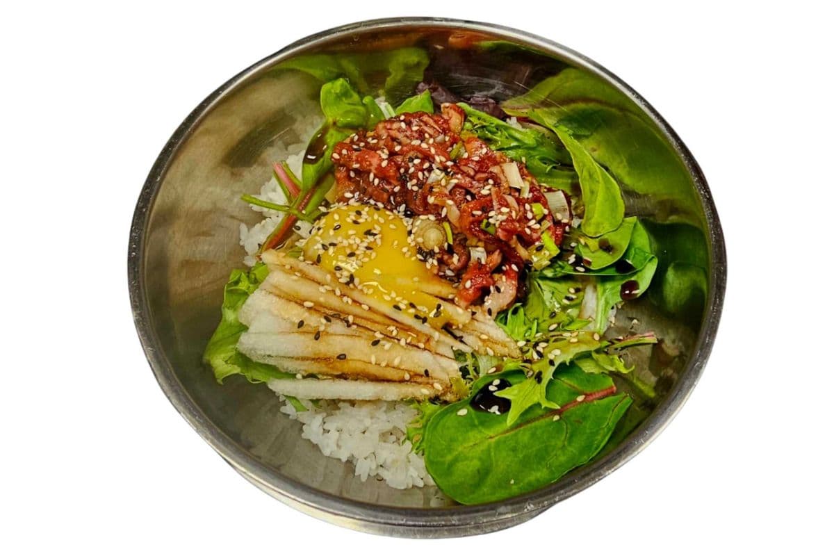 Yukhoe (seasoned beef tartare) Bibimbap
