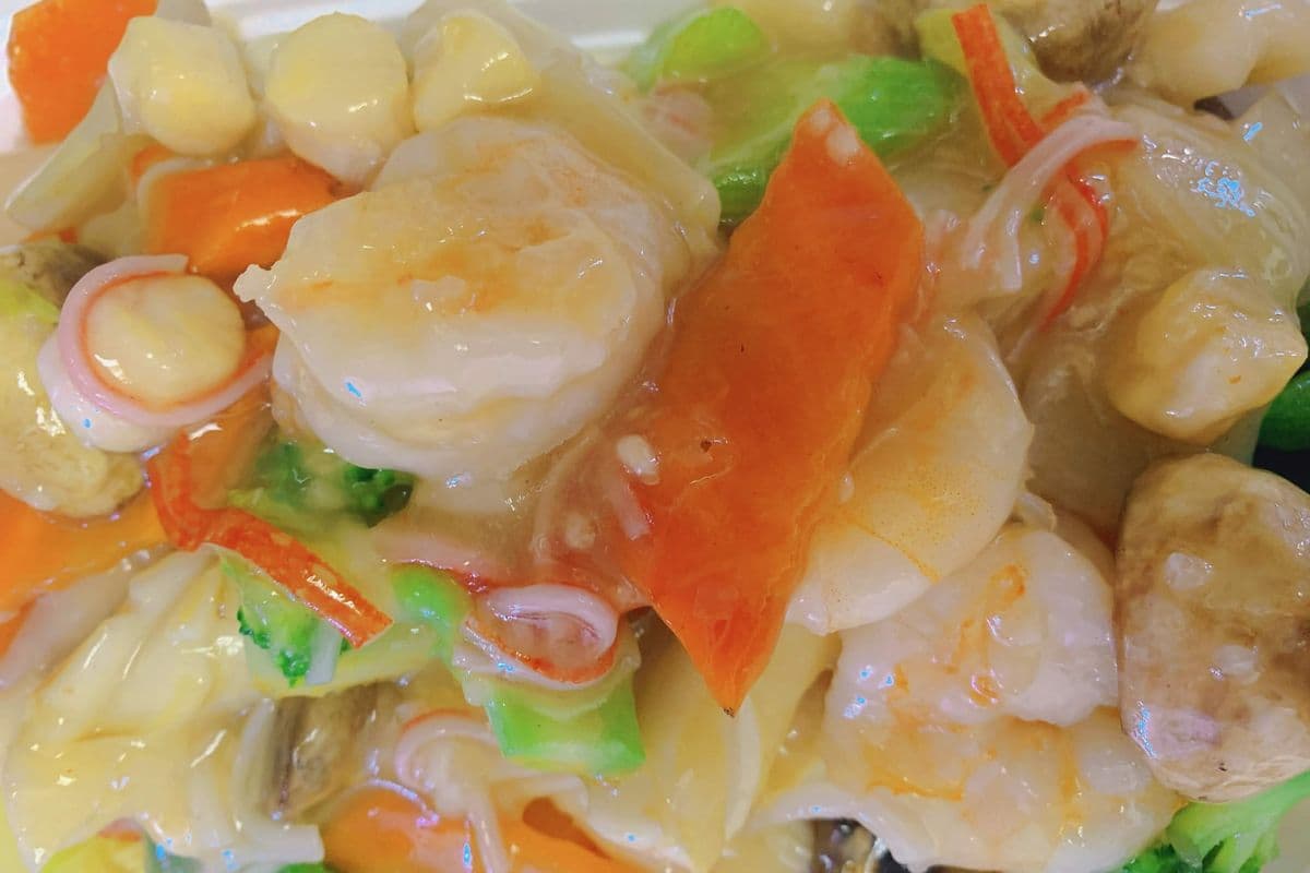 S9. Seafood Cantonese Chow Mein