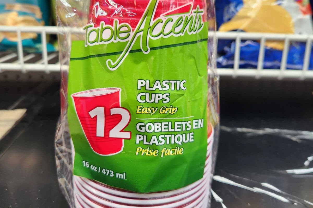Plastic Cups x 12, 16oz 473ml - Gobelets en plastique x 12, 16oz 473ml