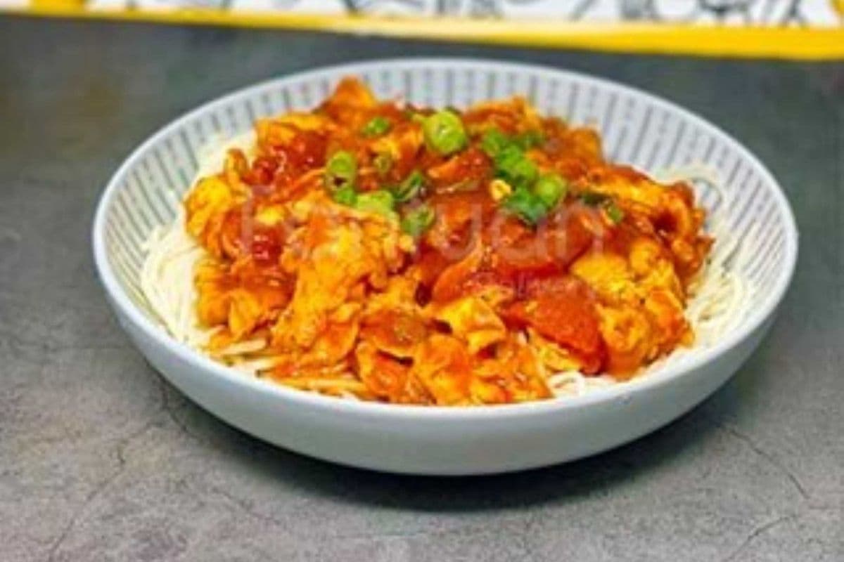 D7. Tomato and Egg Noodle