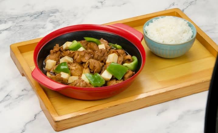 Braised Chicken Rice(Boneless) / 无骨黄焖鸡米饭