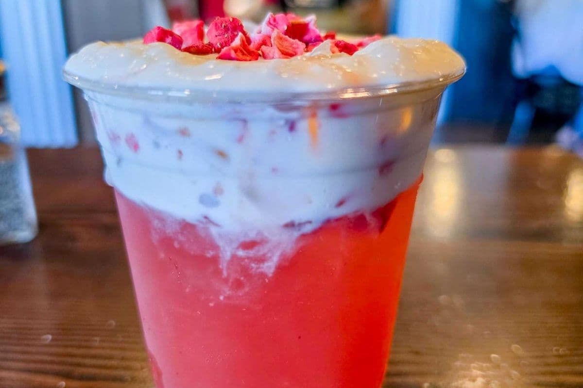 Strawberry Lemonade With Lemon Curd Cold Foam (16oz)