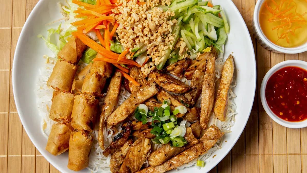 B24. Vermicelli with Spring Rolls and Grilled Chicken