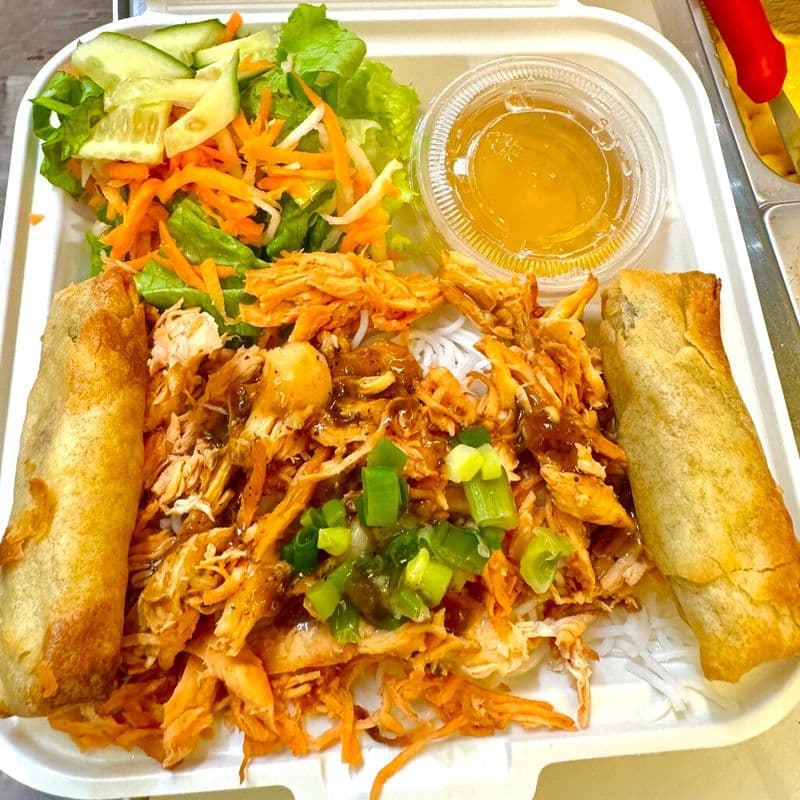 Satay Chicken Vermicelli with 2pcs spring rolls