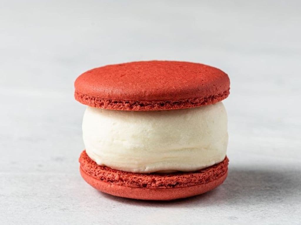 Strawberry cheesecake Macaron