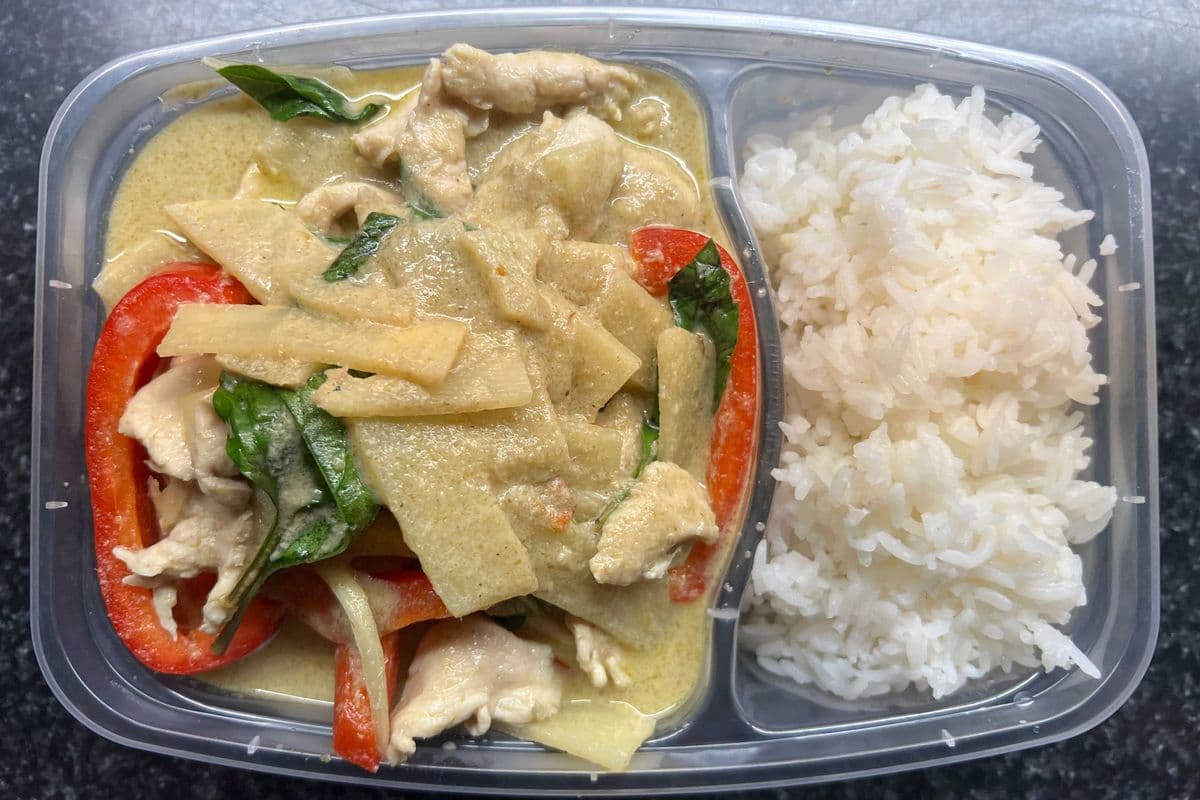 Geang Kiew Wan-Gai (A.K.A Thai Green Curry Chicken) [REFRIGERATED, COLD]