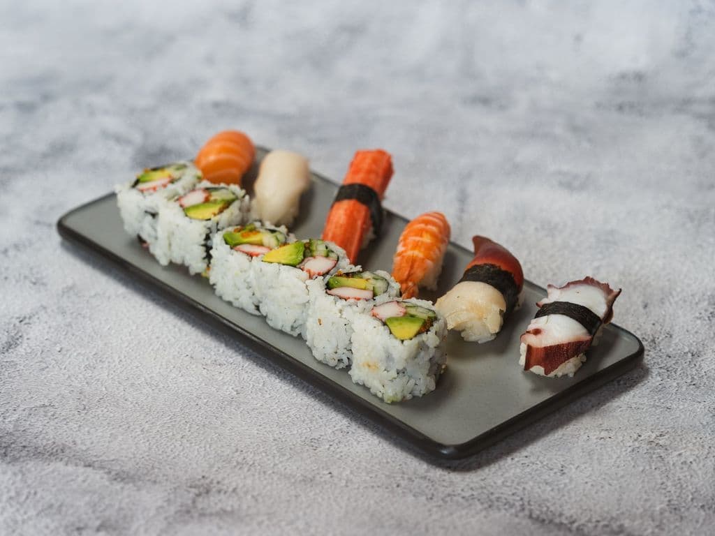 C04 Sushi Set A (12pcs)