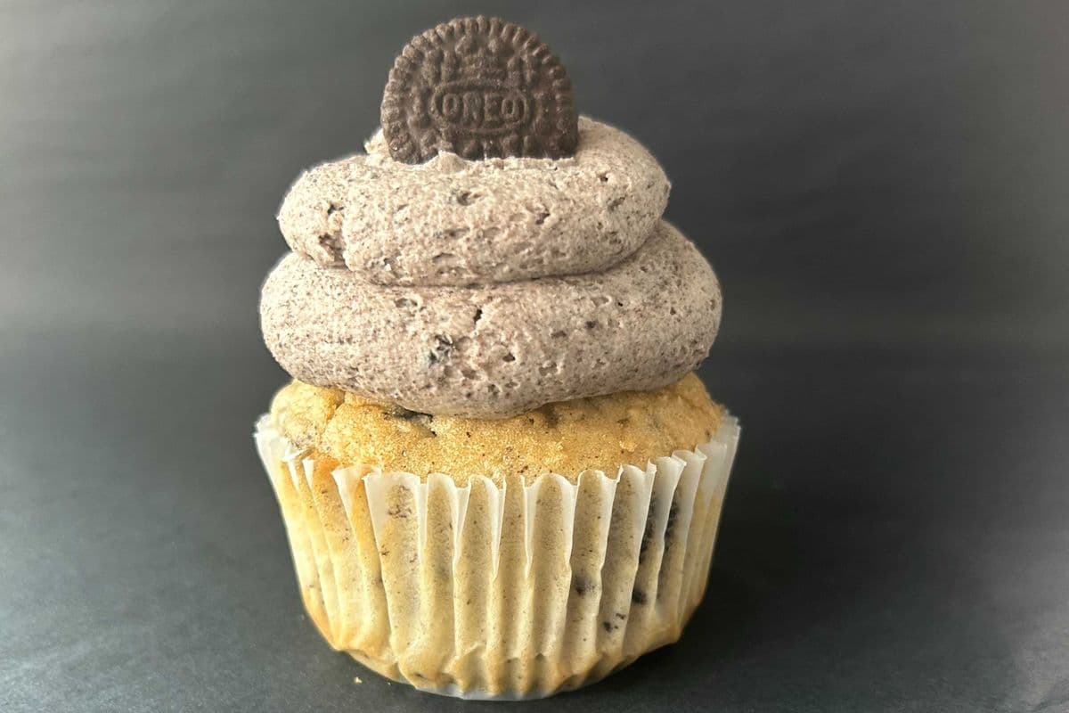Cookies and Cream Cupcakes (6 Pcs)