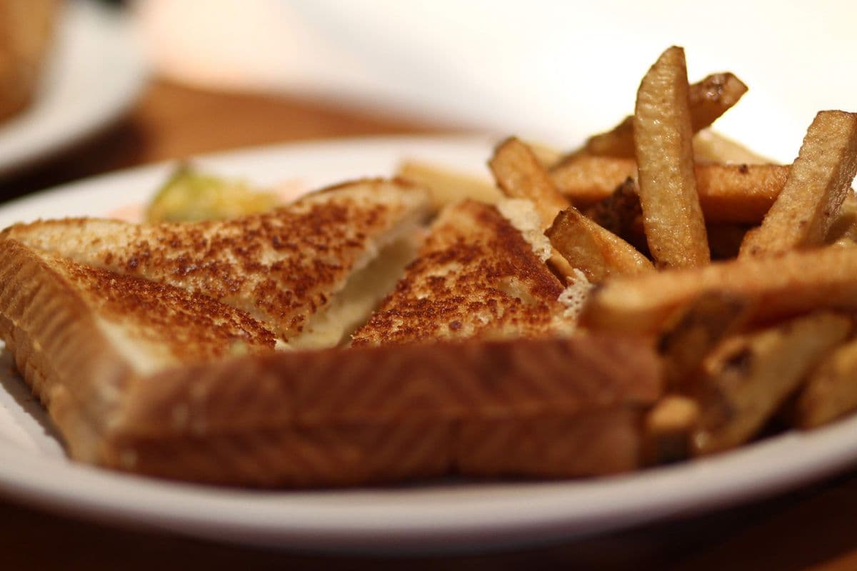 Fromage grillé et frites / Grilled Cheese and Fries