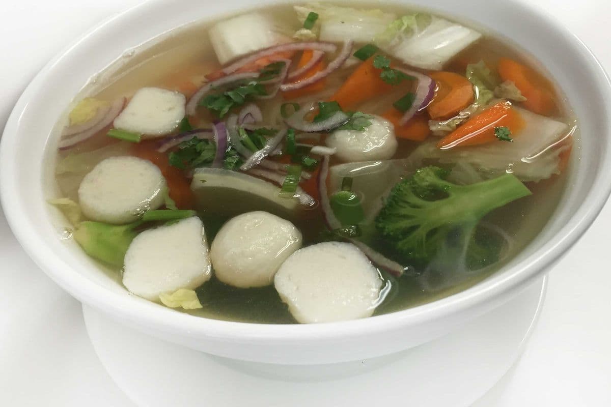 E9. Shrimp and Fish Balls with Rice Noodle