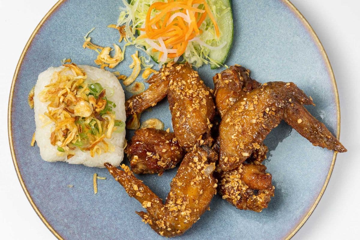 10. Fish Sauce Fried Chicken Wings with Sticky Rice (6 pcs)