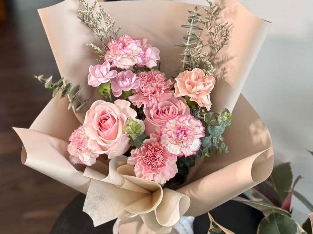 MOTHER'S DAY CARNATION BOUQUET LARGE #1