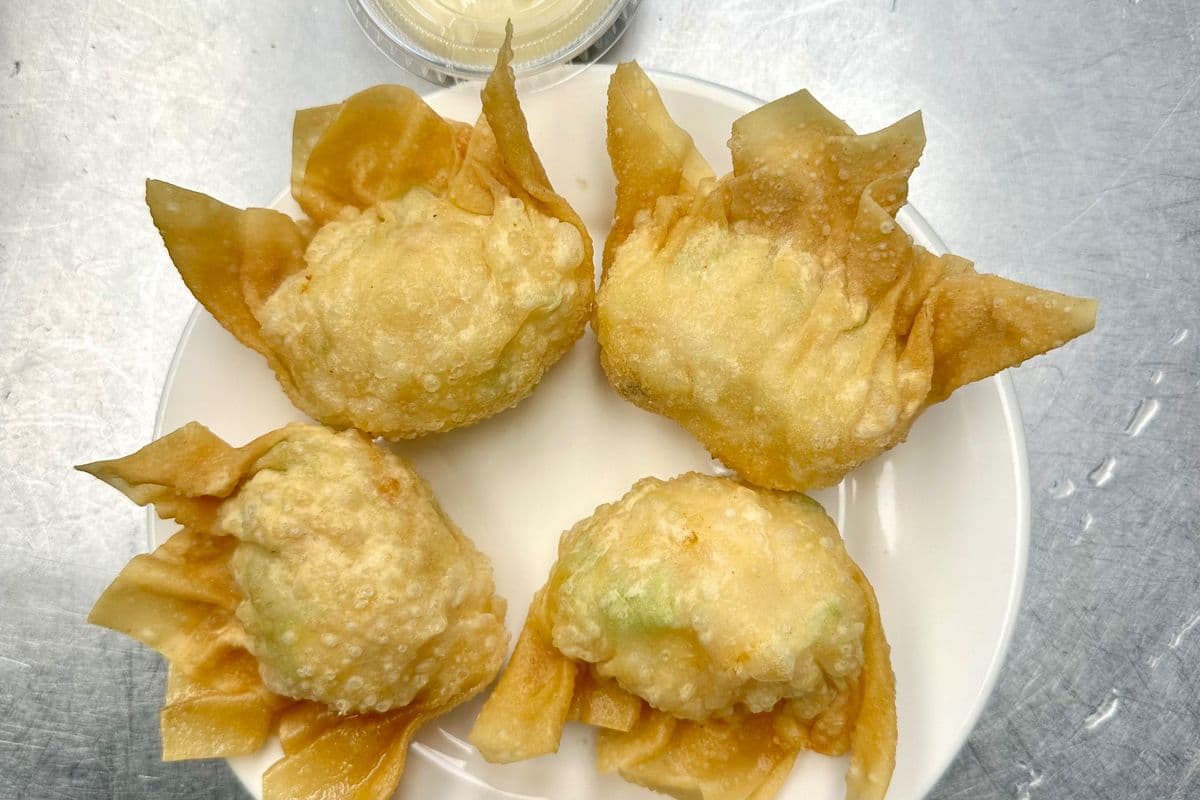 A18. Wontons frits aux crevettes (4 mcx) / Deep-Fried Shrimp Wontons (4 pcs)
