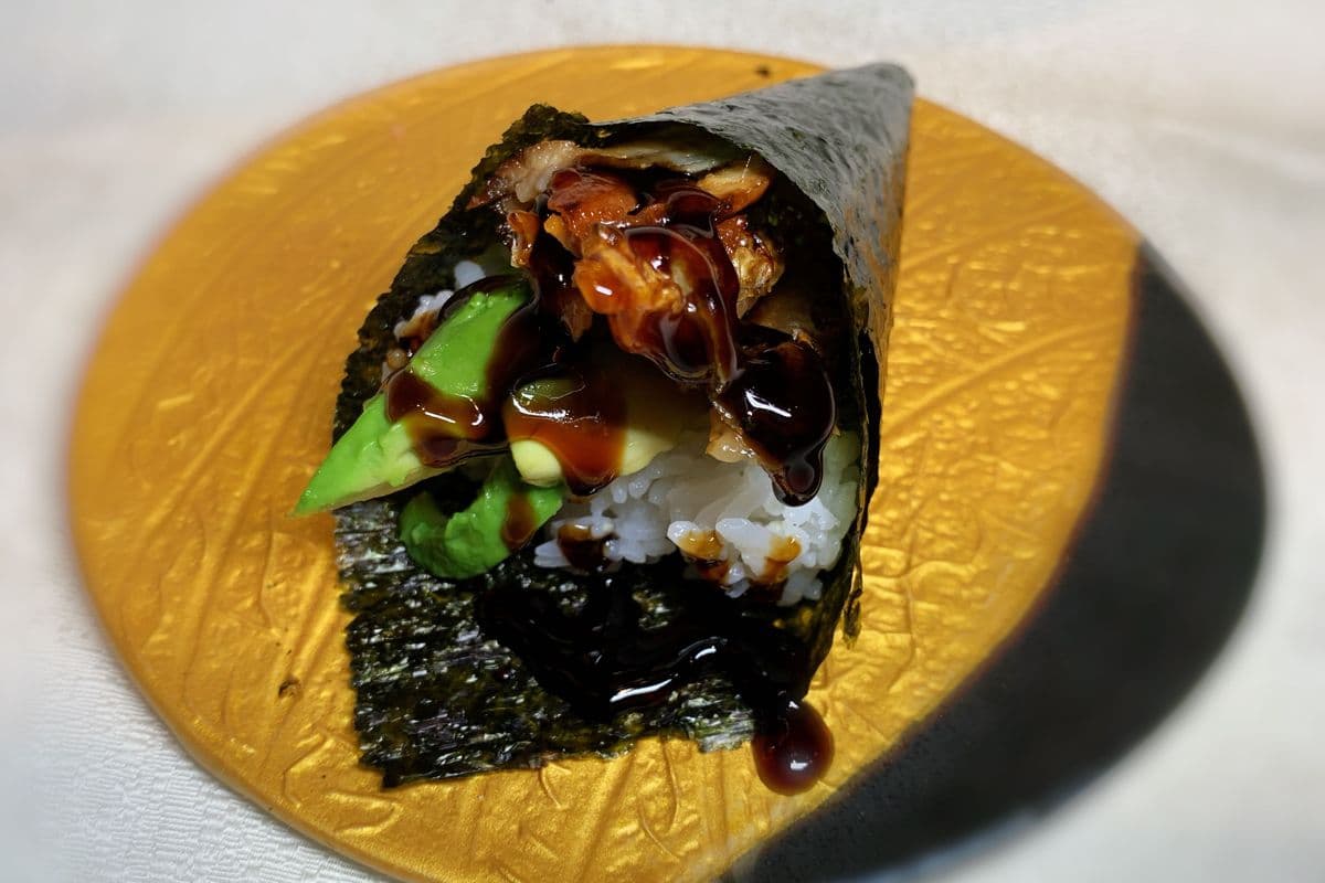 65H. Eel and Avocado Hand Roll (1pc)