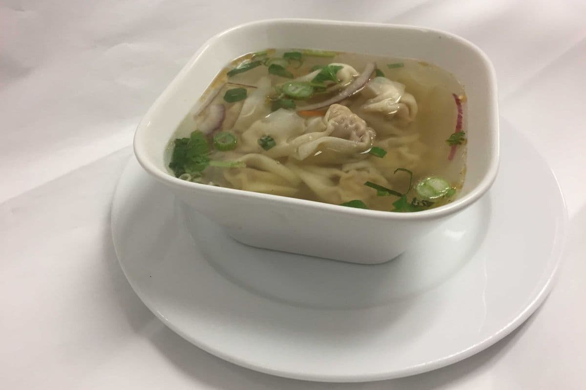 E1. Wonton Soup (8 pcs)