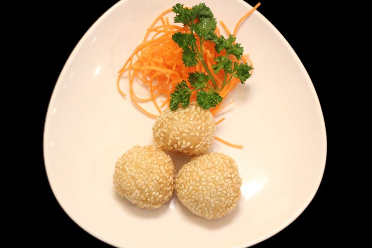 21. Deep-Fried Sesame Ball (6 pcs)