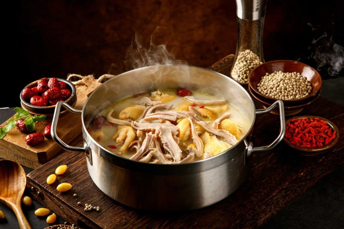 2. Chicken Soup with Pork Tripe and White Pepper Hot Pot 白胡椒豬肚雞