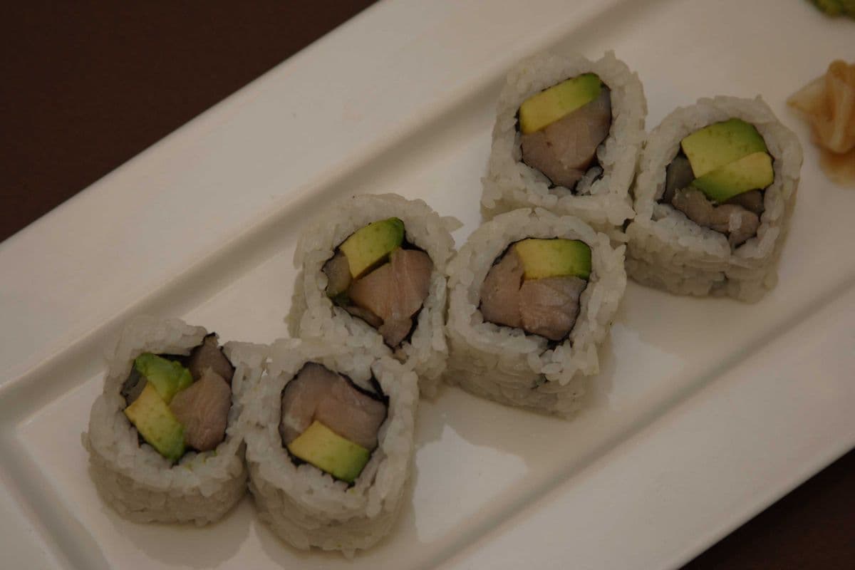 Tuna Avocado Roll (8 pcs)