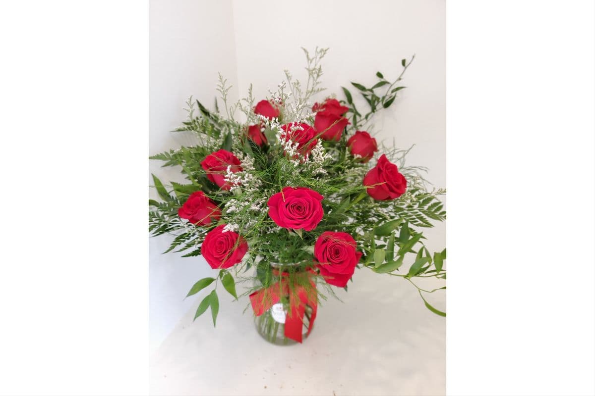 Vased Roses (1 Dozen)