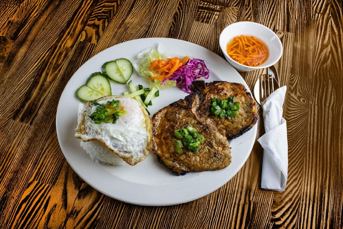 C1. Grilled Pork Chop / Com Suon Heo Nuong