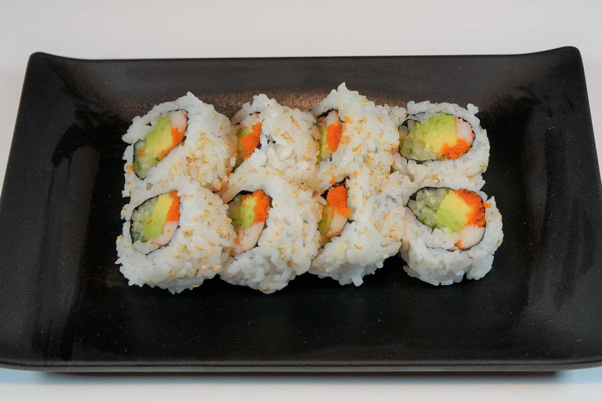 122. California Maki Roll (8 pcs)