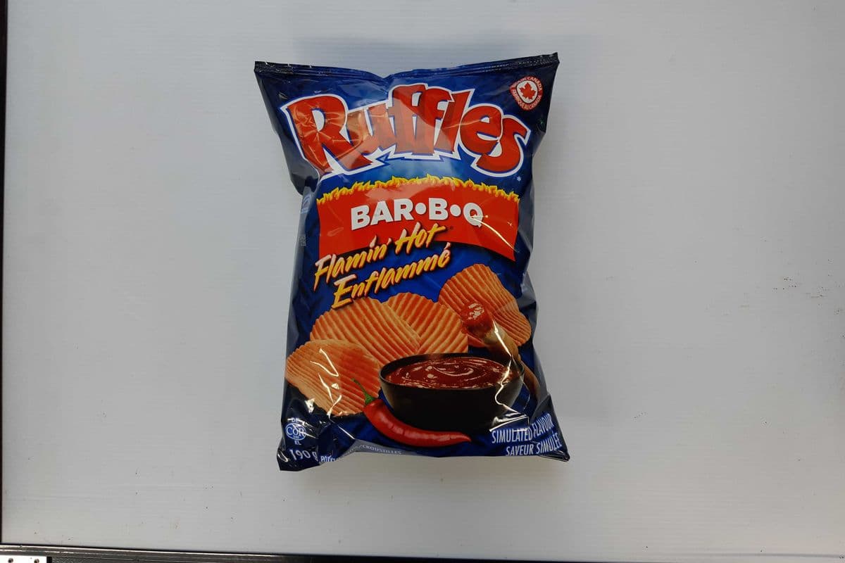 Ruffles BBQ Flamin' Hot Potato Chips 190 g