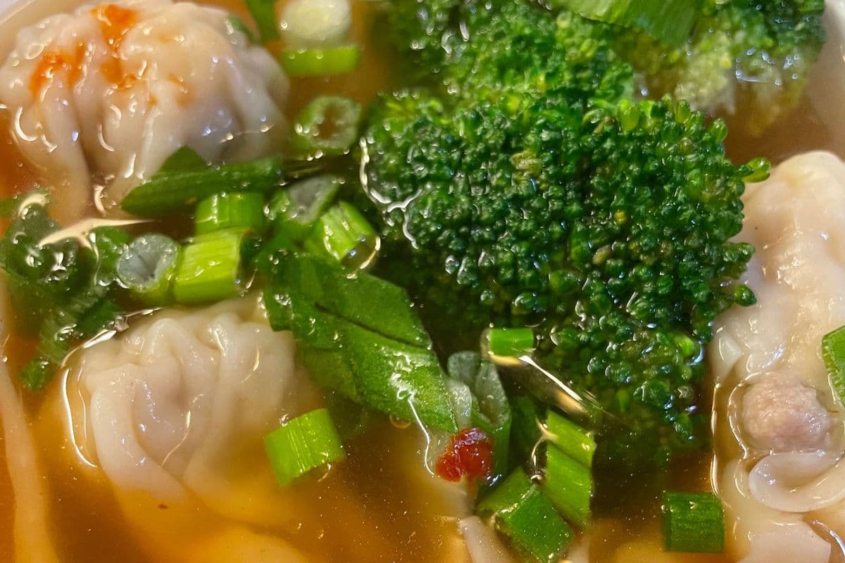 9. Spicy Wonton Soup (12 pcs)