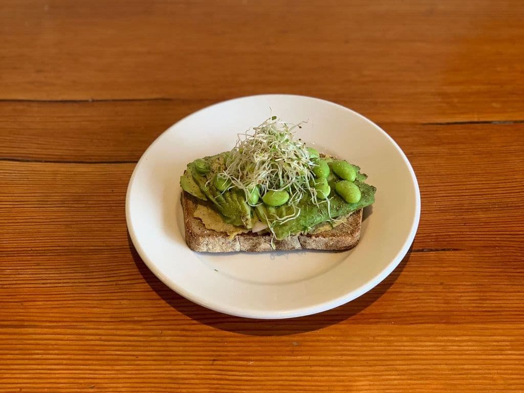 Avocado toast - Hummus + Edamame
