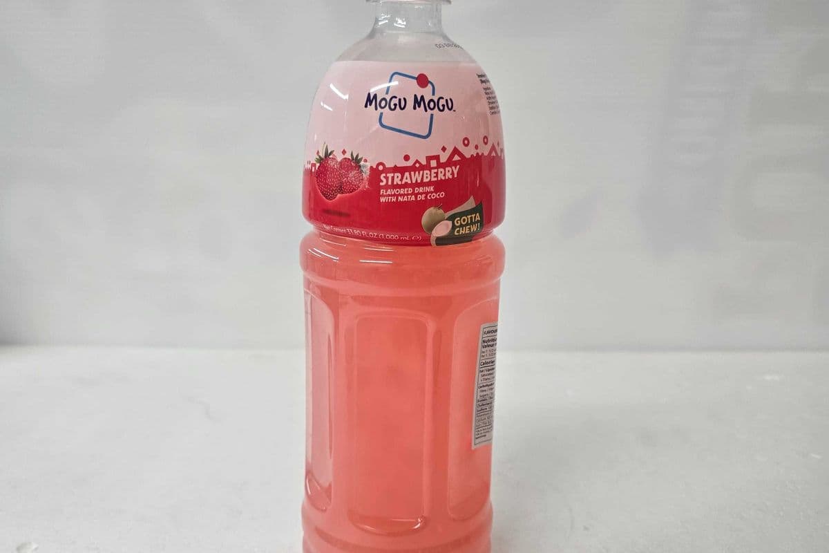 Mogu Mogu strawberry flavour drink 1L (1L)