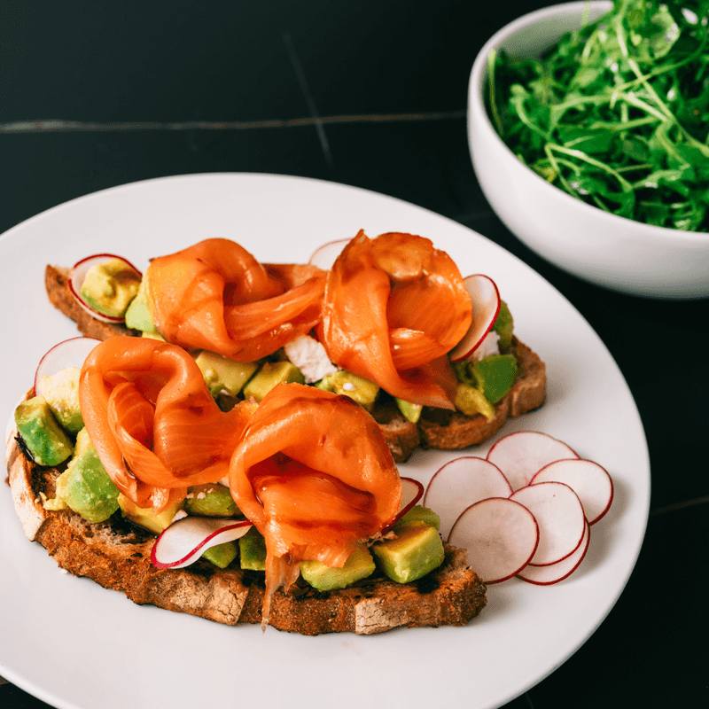 TOAST AVOCAT SAUMON FUMÉ / Avocado and smoked salmon toast