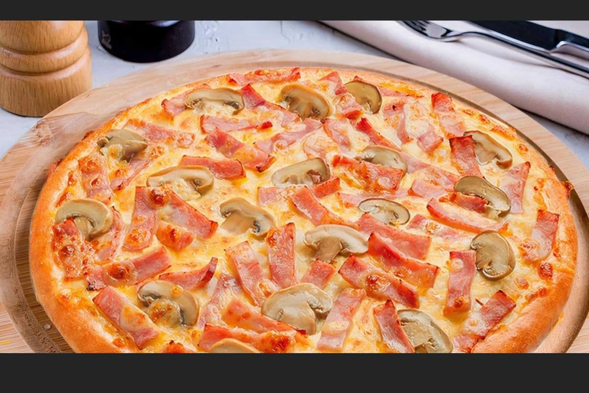 7. Large Mushroom & Bacon Pizza