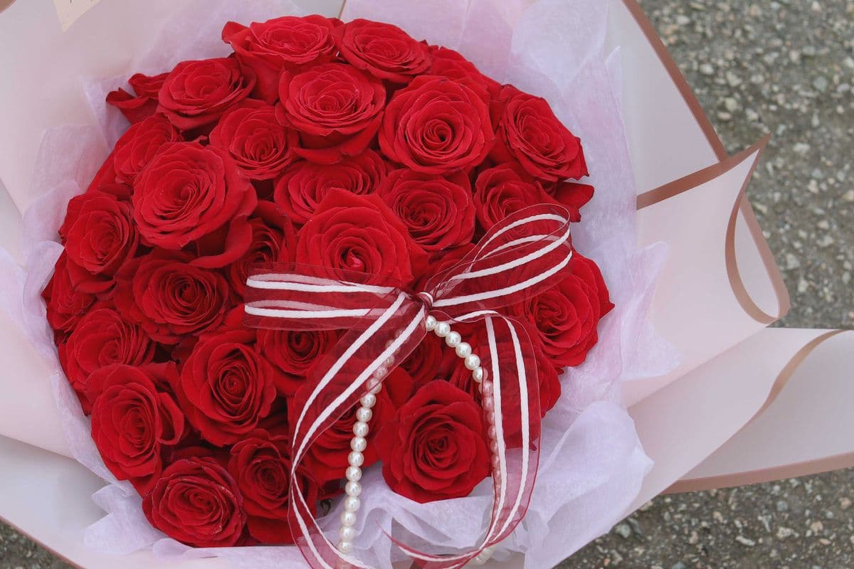 R10. Endless Love (33 Red Roses)